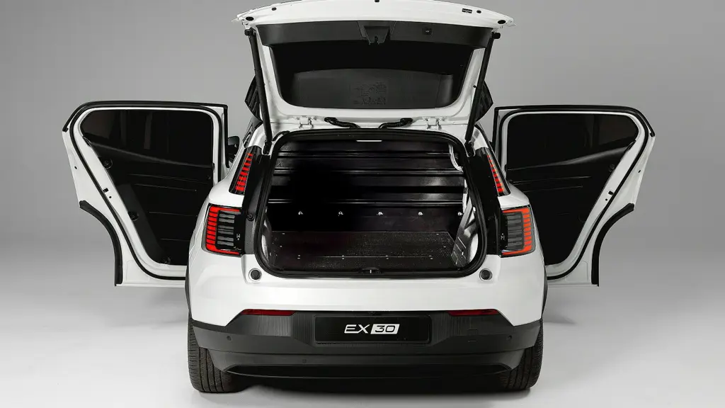 Volvo EX30 Electric 200KW 69KWH SM Extended Range Core Cargo Auto