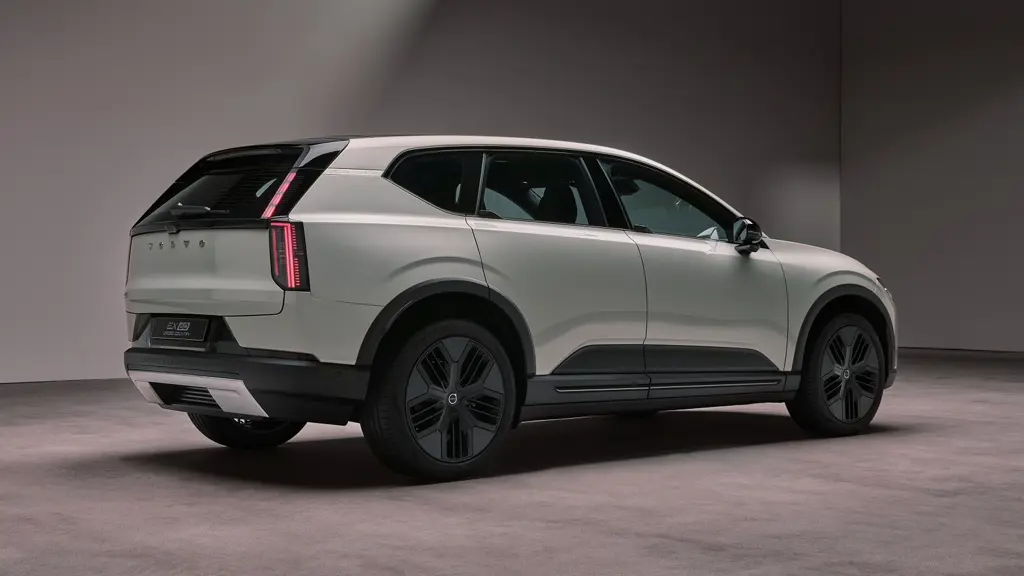 Volvo EX30 200kW P5 LR Cross Country Plus 69kWh 5dr Auto