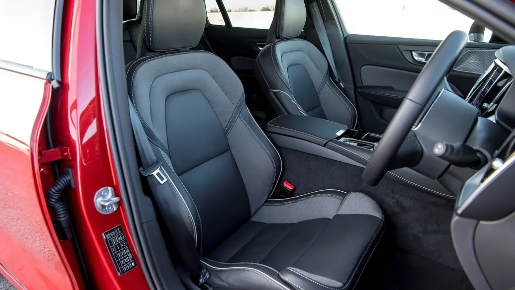 Volvo V60 2.0 B4P Plus Dark 5dr Auto 7 speed