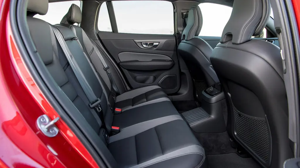 Volvo V60 2.0 B4P Plus Dark 5dr Auto 7 speed