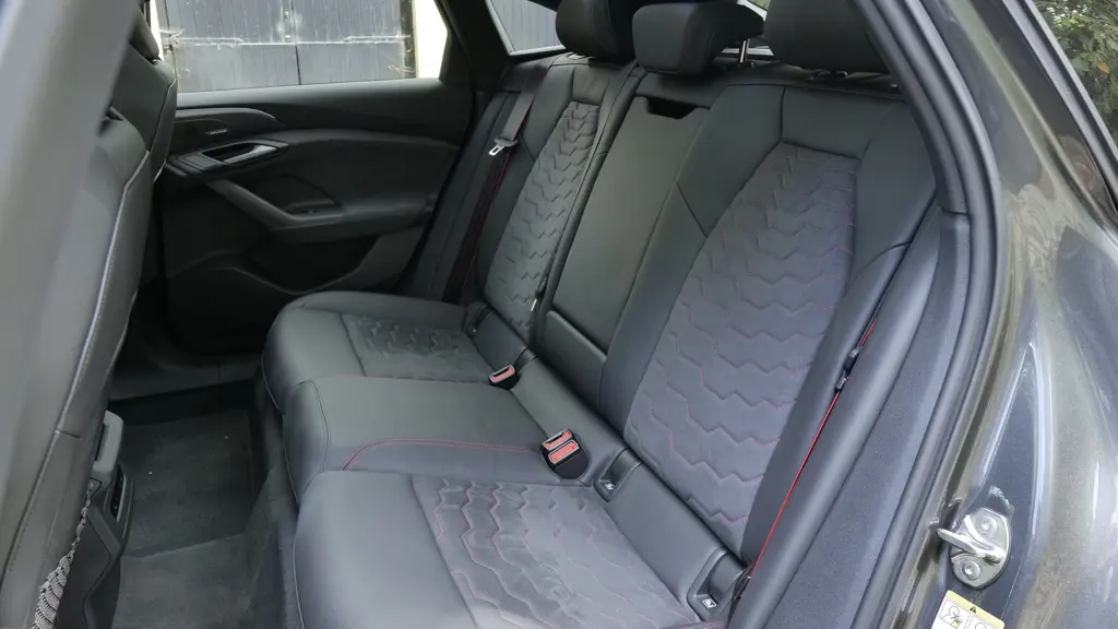 Audi A6 210kW 83kWh Black Edition 5dr Auto Tech