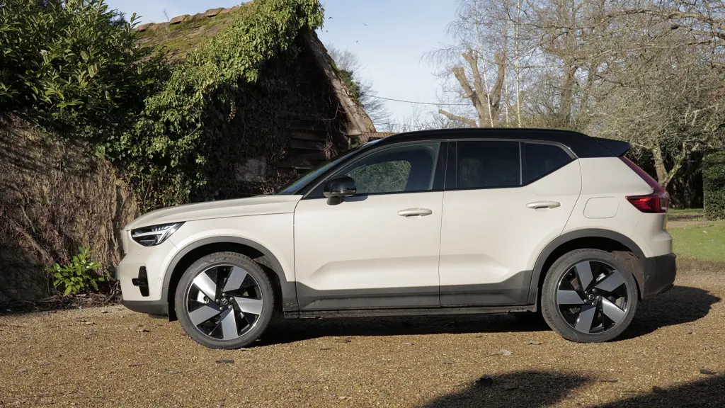 Volvo EX40